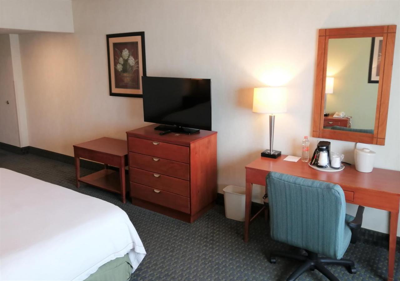 Holiday Inn Express & Suites Toluca Zona Aeropuerto By Ihg Eksteriør bilde