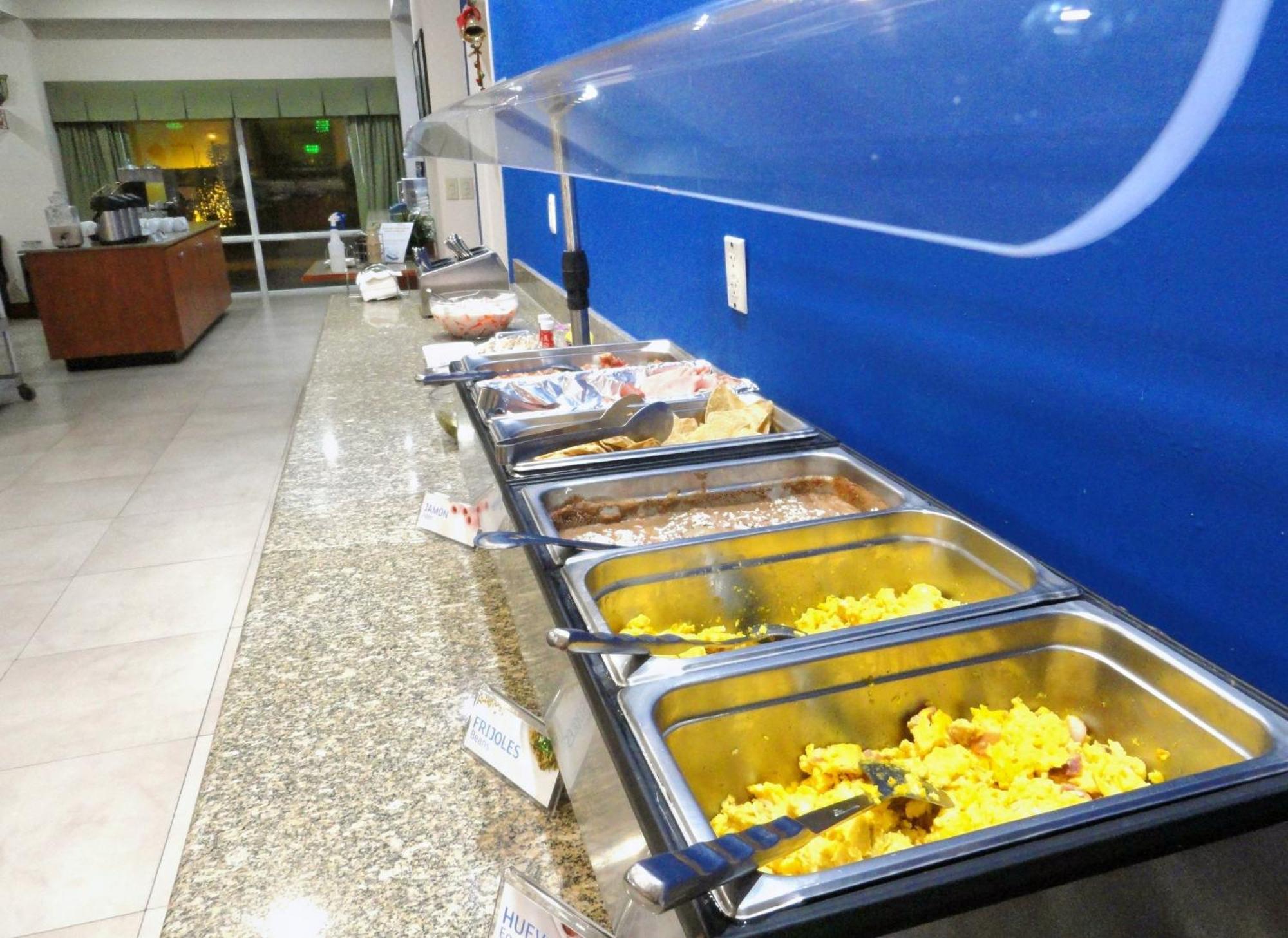 Holiday Inn Express & Suites Toluca Zona Aeropuerto By Ihg Eksteriør bilde
