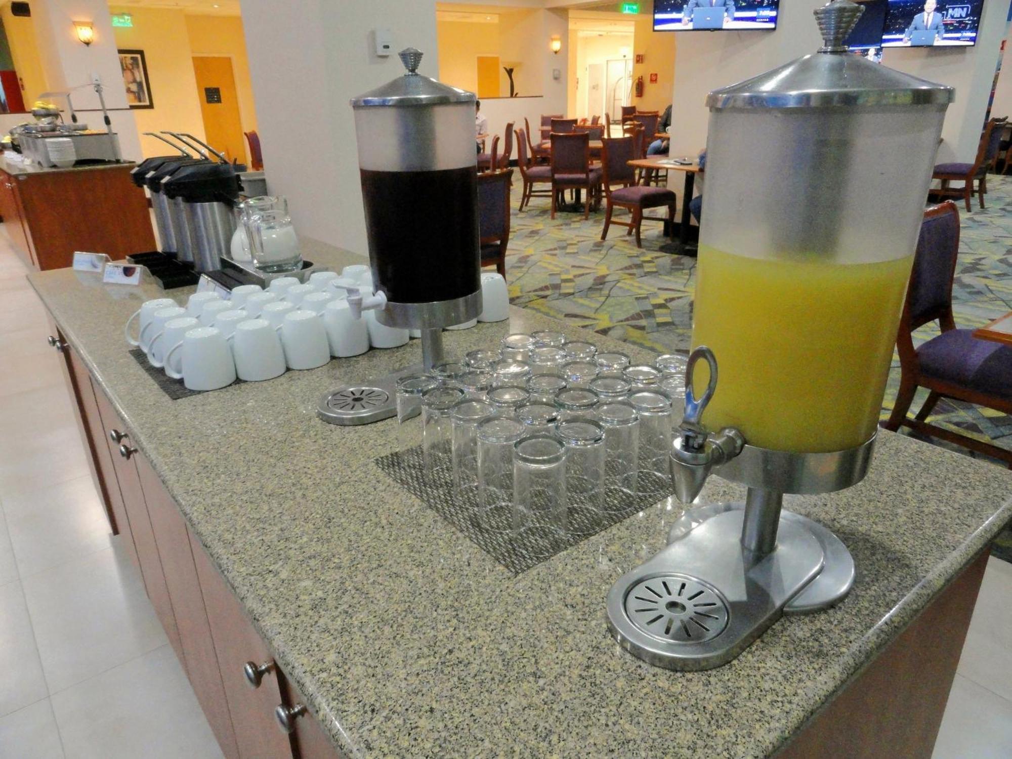 Holiday Inn Express & Suites Toluca Zona Aeropuerto By Ihg Eksteriør bilde