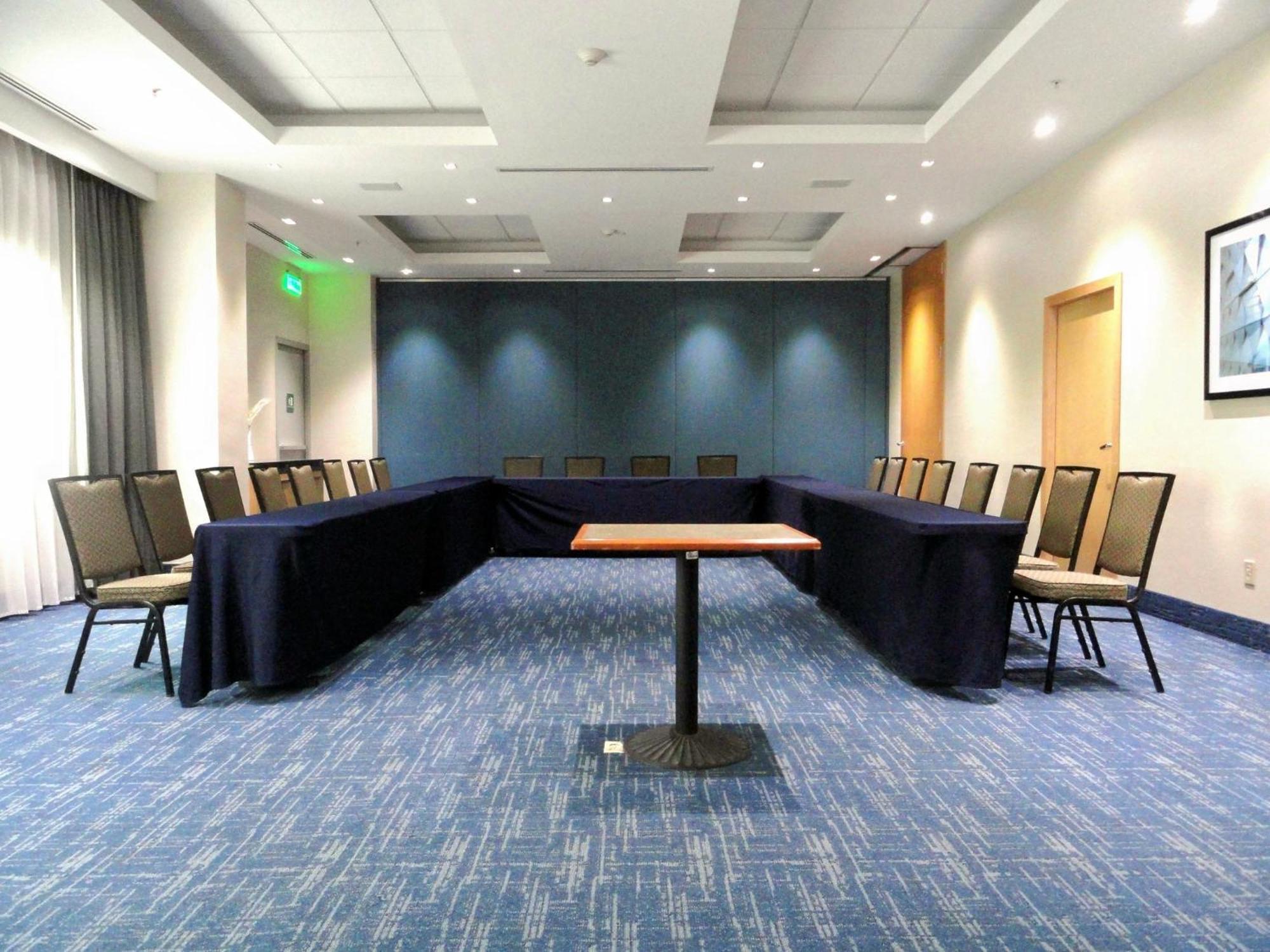 Holiday Inn Express & Suites Toluca Zona Aeropuerto By Ihg Eksteriør bilde